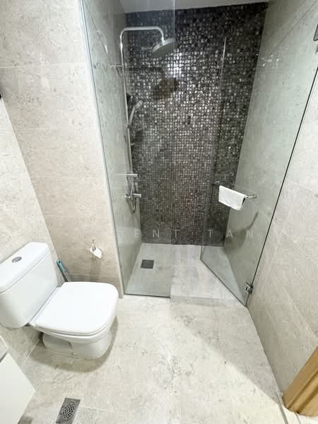La Fiesta, 50 Sengkang Square, 3 Bedrooms, 893 sqft, Condominium For Rent, by Vincent Tan, 25535552 - Bathroom - PropertyGuru.com.sg