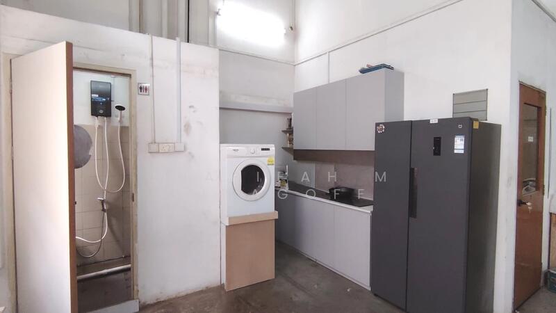 Pioneer Centre, 1 Soon Lee Street, 1,475 sqft, Factory / Workshop (B2) For Sale, by Sharifah M Alsagoff, 25535868 - Kitchen - CommercialGuru.com.sg