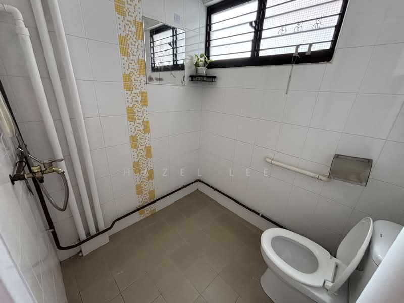 104 Potong Pasir Avenue 1, 104 Potong Pasir Avenue 1, 2 Bedrooms, 796 sqft, HDB Flat For Rent, by Hazel Lee, 25536262 - Bathroom - PropertyGuru.com.sg