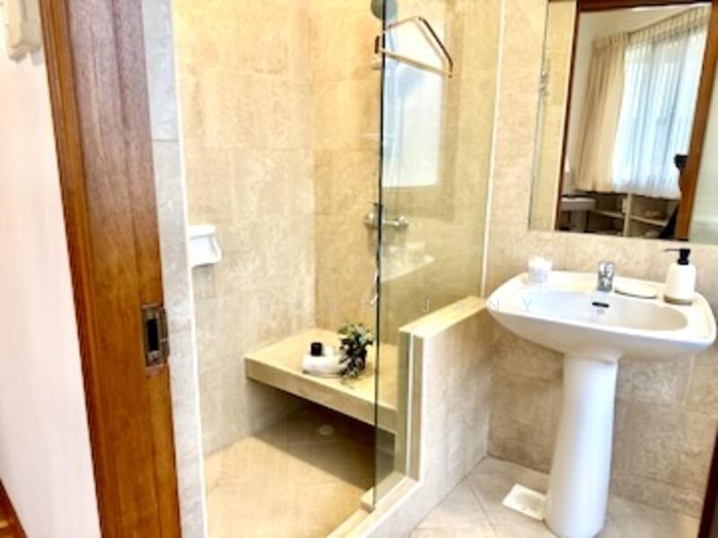 Bathroom 2 THE DRAYCOTT 50 DRAYCOTT PK