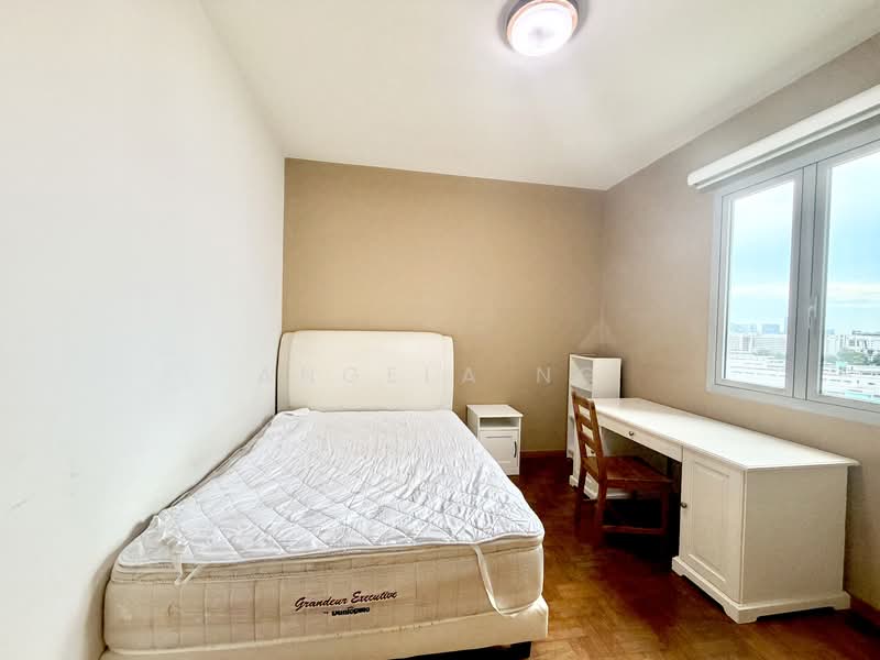 Hillview Regency, 26 Bukit Batok East Avenue 2, 3 Bedrooms, 1,196 sqft, Condominium For Rent, by Angela Ng, 25536781 - Bedroom - PropertyGuru.com.sg