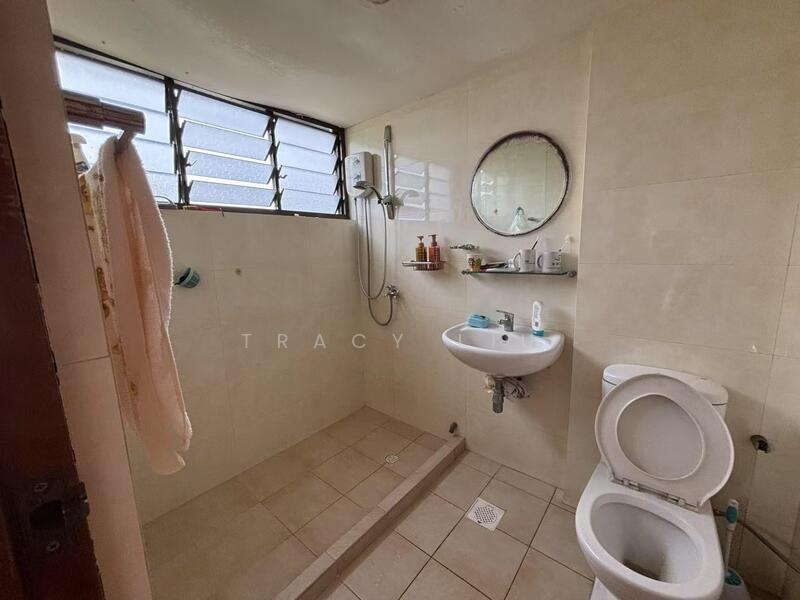 Pine Grove, 1A Pine Grove, 5 Bedrooms, 1,668 sqft, Condominium For Rent, by Tracy Liu, 25537331 - Bathroom - PropertyGuru.com.sg