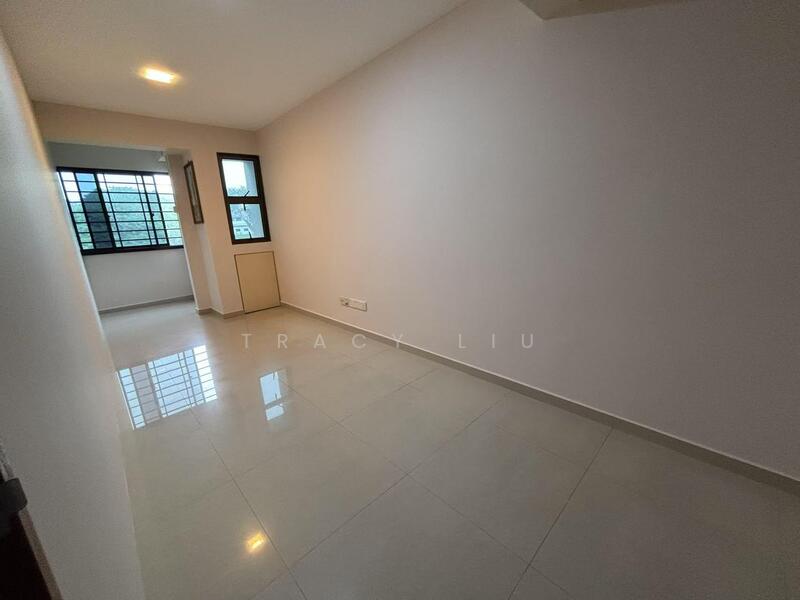 Pine Grove, 1A Pine Grove, 5 Bedrooms, 1,668 sqft, Condominium For Rent, by Tracy Liu, 25537331 - Corridor - PropertyGuru.com.sg