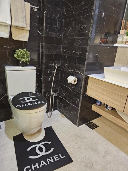 Clean with Storage Toilet