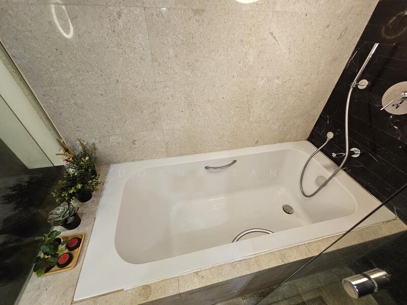 Elongated Bathtub to Soak & Wine