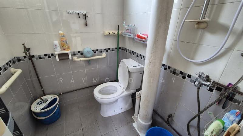 606 Bedok Reservoir Road, 606 Bedok Reservoir Road, Bedok / Upper East Coast, Room Rental, 160 sqft, HDB Flat For Rent, by Raymond Tay, 25538169 - Bathroom - PropertyGuru.com.sg