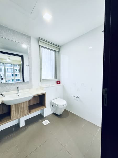 Heron Bay, 61 Upper Serangoon View, 3 Bedrooms, 1,100 sqft, Executive Condominium For Rent, by Alson Ng Real Estate, 25538412 - Bathroom - PropertyGuru.com.sg