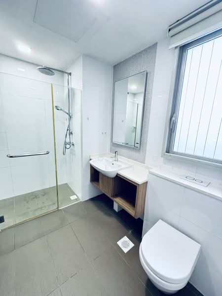 Heron Bay, 61 Upper Serangoon View, 3 Bedrooms, 1,100 sqft, Executive Condominium For Rent, by Alson Ng Real Estate, 25538412 - Bathroom - PropertyGuru.com.sg