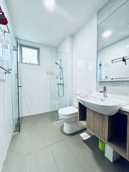 Heron Bay, 61 Upper Serangoon View, 3 Bedrooms, 1,100 sqft, Executive Condominium For Rent, by Alson Ng Real Estate, 25538412 - Bathroom - PropertyGuru.com.sg