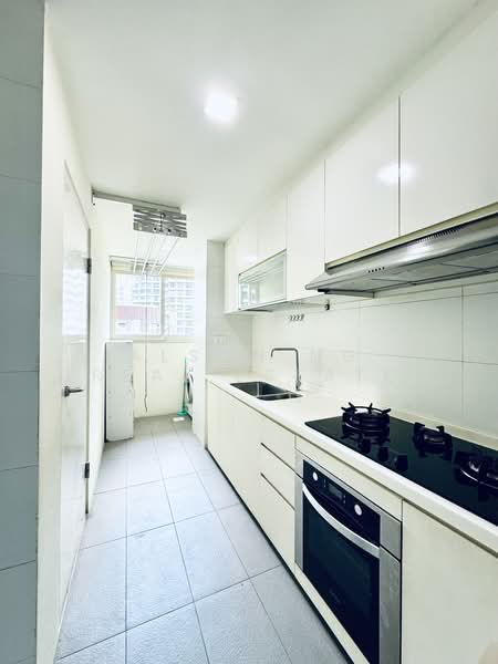 Heron Bay, 61 Upper Serangoon View, 3 Bedrooms, 1,100 sqft, Executive Condominium For Rent, by Alson Ng Real Estate, 25538412 - Kitchen - PropertyGuru.com.sg