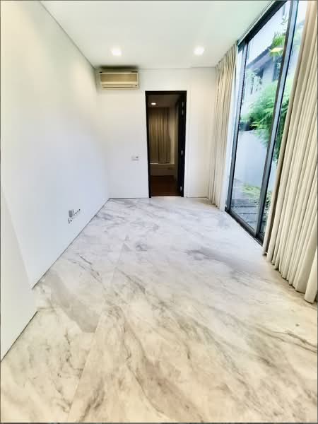 武吉知马花拉路沿线的现代重建平房 Modern Rebuilt Bungalow along Farrer Road, Bukit Timah, Tan Kim Cheng Road/Bukit Timah, 5 Bedrooms, 7,100 sqft, Bungalow House For Rent, by Jeslyn Lim 林瑞香, 25538552 - PropertyGuru.com.sg