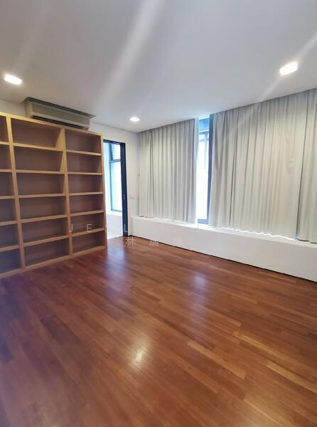 武吉知马花拉路沿线的现代重建平房 Modern Rebuilt Bungalow along Farrer Road, Bukit Timah, Tan Kim Cheng Road/Bukit Timah, 5 Bedrooms, 7,100 sqft, Bungalow House For Rent, by Jeslyn Lim 林瑞香, 25538552 - PropertyGuru.com.sg