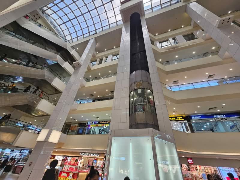 Lucky Plaza, 304 Orchard Road, Orchard / River Valley, 118 sqft, Mall Shop For Sale, by Valerie Tan, 25538925 - Interior - CommercialGuru.com.sg