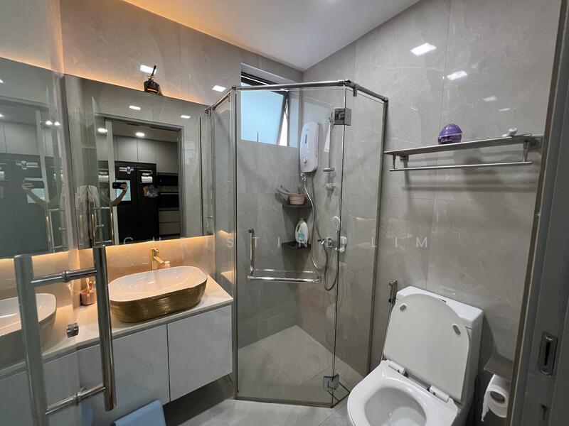 "Sunbird Avenue. Rare 99 Leasehold Semi-D. Well Renovated.", Sunbird Avenue, 4 Bedrooms, 2,880 sqft, Semi-Detached House For Sale, by Christine Lim, 25539136 - Bathroom - PropertyGuru.com.sg