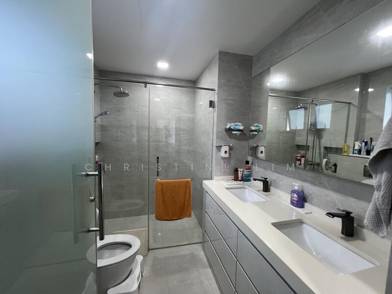 "Sunbird Avenue. Rare 99 Leasehold Semi-D. Well Renovated.", Sunbird Avenue, 4 Bedrooms, 2,880 sqft, Semi-Detached House For Sale, by Christine Lim, 25539136 - Bathroom - PropertyGuru.com.sg