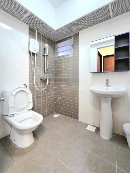 128B Canberra Street, 128B Canberra Street, Sembawang / Yishun, 2 Bedrooms, 732 sqft, HDB Flat For Rent, by Jun Xian Chua, 25539887 - Bathroom - PropertyGuru.com.sg