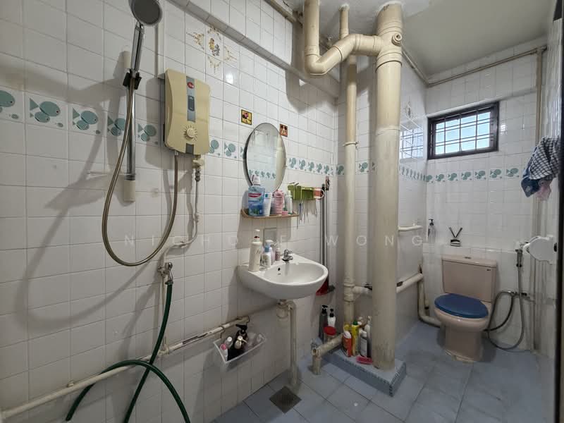 146 Tampines Avenue 5, 146 Tampines Avenue 5, 4 Bedrooms, 1,615 sqft, HDB Flat For Sale, by Nichole Wong, 25540034 - Bathroom - PropertyGuru.com.sg