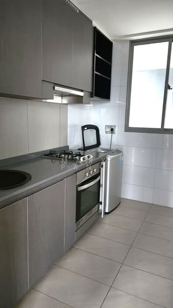 FLO Residence, Punggol Field Walk, 2 Bedrooms, 861 sqft, Condominium For Rent, by Mary Pang, 25540263 - Kitchen - PropertyGuru.com.sg