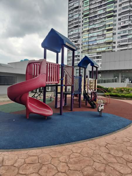 Sherwood Towers, 1 Jalan Anak Bukit, Room Rental, 270 sqft, Apartment For Rent, by Elias Chew, 25540515 - Exterior - PropertyGuru.com.sg