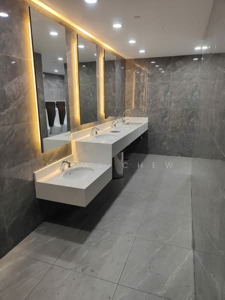 Sherwood Towers, 1 Jalan Anak Bukit, Room Rental, 270 sqft, Apartment For Rent, by Elias Chew, 25540515 - Bathroom - PropertyGuru.com.sg