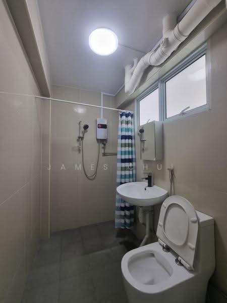 117 Simei Street 1, 117 Simei Street 1, Pasir Ris / Tampines, 2 Bedrooms, 1,324 sqft, HDB Flat For Rent, by James Chui, 25540723 - Bathroom - PropertyGuru.com.sg