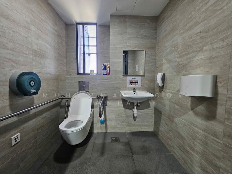 Citrine Foodland @ 33 Kim Chuan, 33 Kim Chuan Drive, 1,786 sqft, Light Industrial (B1) For Sale, by Muhammad Noor Danial, 25540940 - Bathroom - CommercialGuru.com.sg