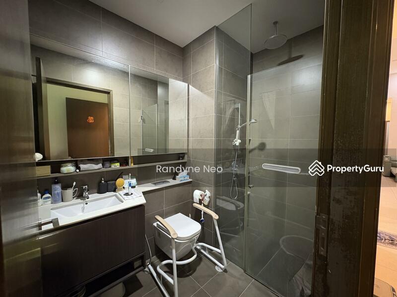 Master Room Ensuite Bathroom