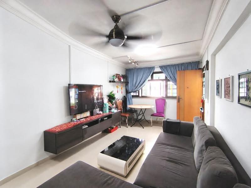 164 Woodlands Street 13, 164 Woodlands Street 13, Admiralty / Woodlands, 3 Bedrooms, 958 sqft, HDB Flat For Sale, by Diana Yow, 25542451 - Living Room - PropertyGuru.com.sg