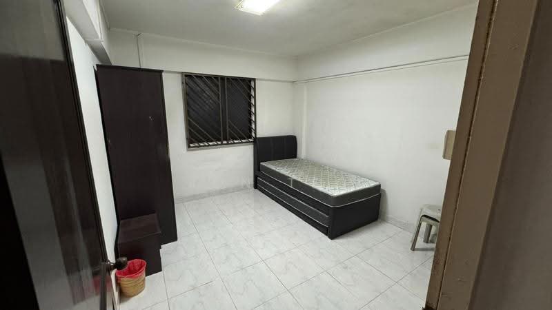 427 Clementi Avenue 3, 427 Clementi Avenue 3, Buona Vista / West Coast / Clementi New Town, Room Rental, 150 sqft, HDB Flat For Rent, by Ron Teo, 25542724 - Bedroom - PropertyGuru.com.sg