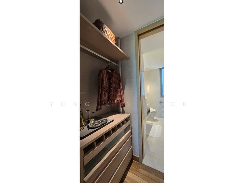Master Walk-in Wardrobe