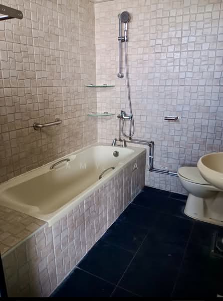 405 Jurong West Street 42, 405 Jurong West Street 42, Room Rental, 160 sqft, HDB Flat For Rent, by Amy Tay, 25543783 - Bathroom - PropertyGuru.com.sg
