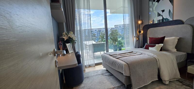 Bedroom 4, with access to balcony