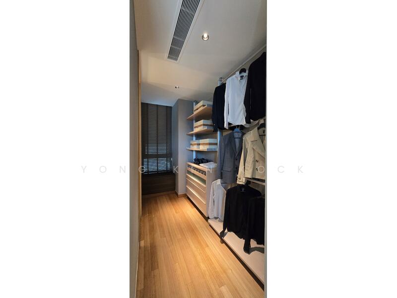 Master Walk-in Wardrobe