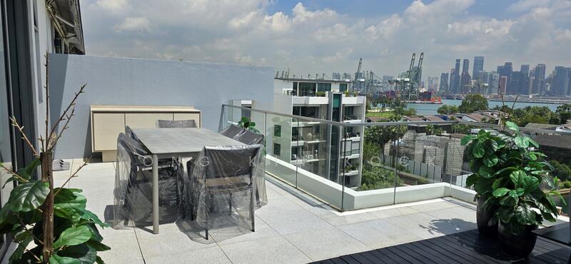 Outdoor Dining at Roof Terrace