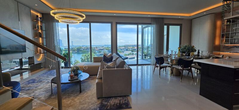 Huge Living and Dining with good views