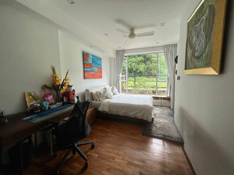 Good size en-suite granny's room on level one