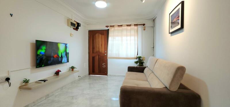 8 Empress Road, 8 Empress Road, 2 Bedrooms, 700 sqft, HDB Flat For Rent, by Lee Sophia, 25544577 - Living Room - PropertyGuru.com.sg