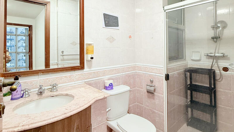 27-03 Common Bathroom