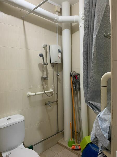732 Tampines Street 71, 732 Tampines Street 71, Room Rental, 200 sqft, HDB Flat For Rent, by Eryn Ang, 25544834 - Bathroom - PropertyGuru.com.sg