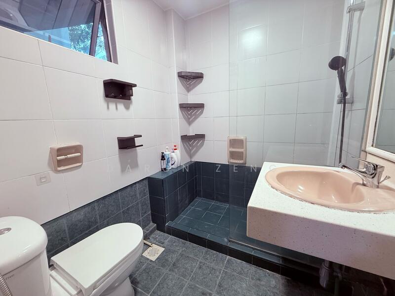 The Riverside Piazza, 11 Keng Cheow Road, Room Rental, 150 sqft, Condominium For Rent, by Daron Zeng, 25544861 - Bathroom - PropertyGuru.com.sg
