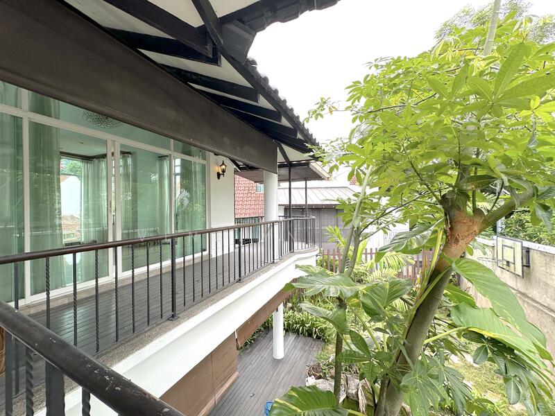 For Sale - 3-Storey Bungalow at Sembawang Hills Estate
