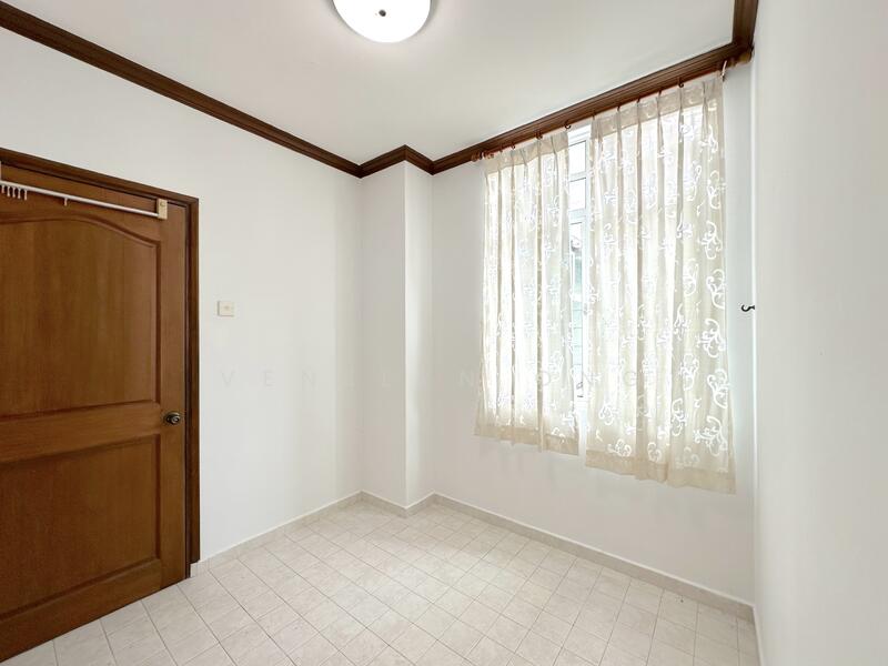 For Sale - 3-Storey Bungalow at Sembawang Hills Estate