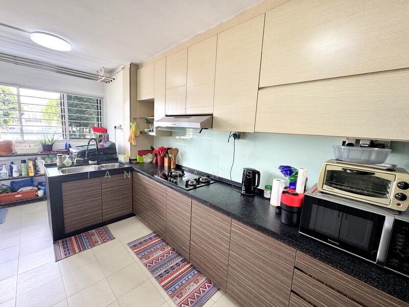 For Sale - 231 Tampines Street 21