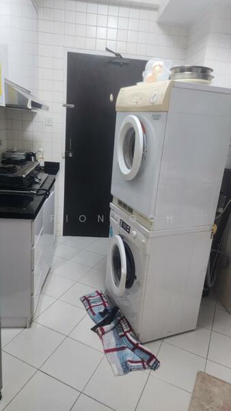 Bayshore Park, 50 Bayshore Road, 2 Bedrooms, 936 sqft, Condominium For Sale, by Fion Goh, 25546177 - Kitchen - PropertyGuru.com.sg