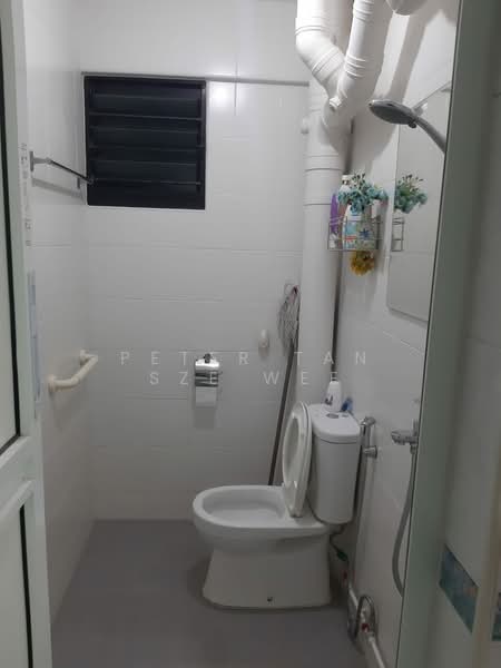203 Serangoon Central, 203 Serangoon Central, Room Rental, 150 sqft, HDB Flat For Rent, by Peter Tan Sze Wee, 25546245 - Bathroom - PropertyGuru.com.sg