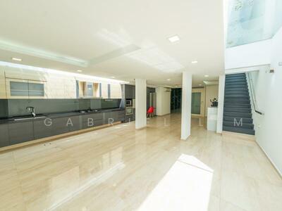 For Sale - ✅RARE MUCH SOUGHT AFTER WELL DESIGNED TERRACE IN THE HEART OF ORCHARD ROAD✅