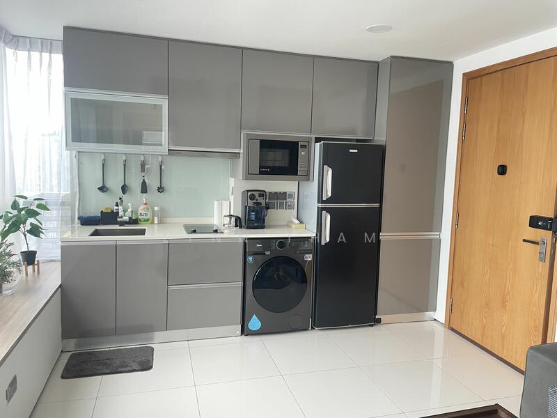 Lumiere, 2 Mistri Road, Chinatown / Tanjong Pagar, 1 Bedroom, 624 sqft, Apartment For Sale, by Lynn Tham, 25547371 - fully equipped kitchenette - PropertyGuru.com.sg