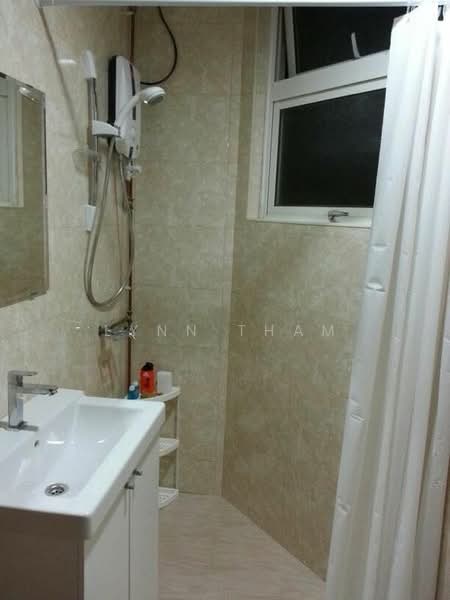 St Francis Lodge Apartment For Sale at S$ 1,820,000 | PropertyGuru Singapore - Master Bathroom
