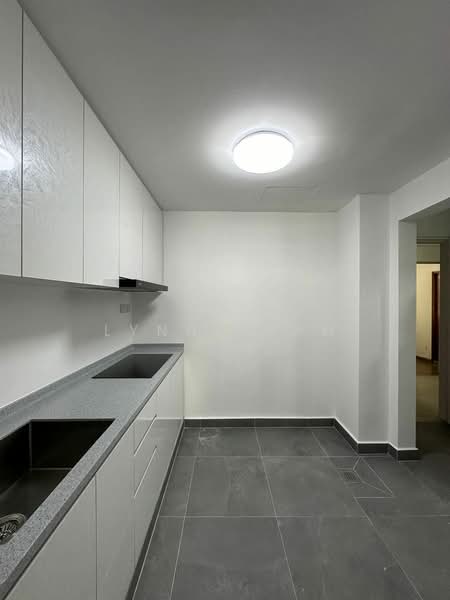 St Francis Lodge Apartment For Sale at S$ 1,820,000 | PropertyGuru Singapore - Kitchen