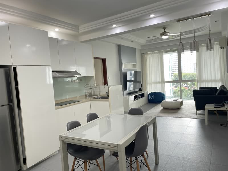 St Francis Lodge Apartment For Sale at S$ 1,820,000 | PropertyGuru Singapore - Dining area